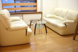 梯子を上るとロフトがございます